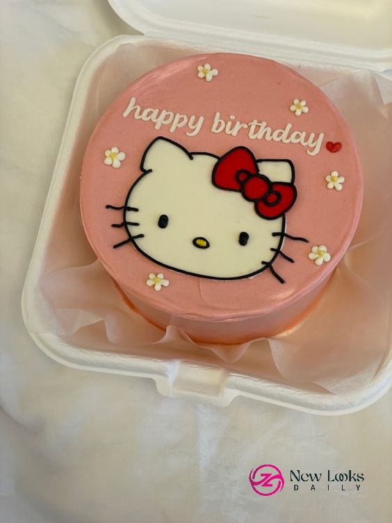 Baby girl:zryexomwhre= Cake Design - Hello Kitty Cake