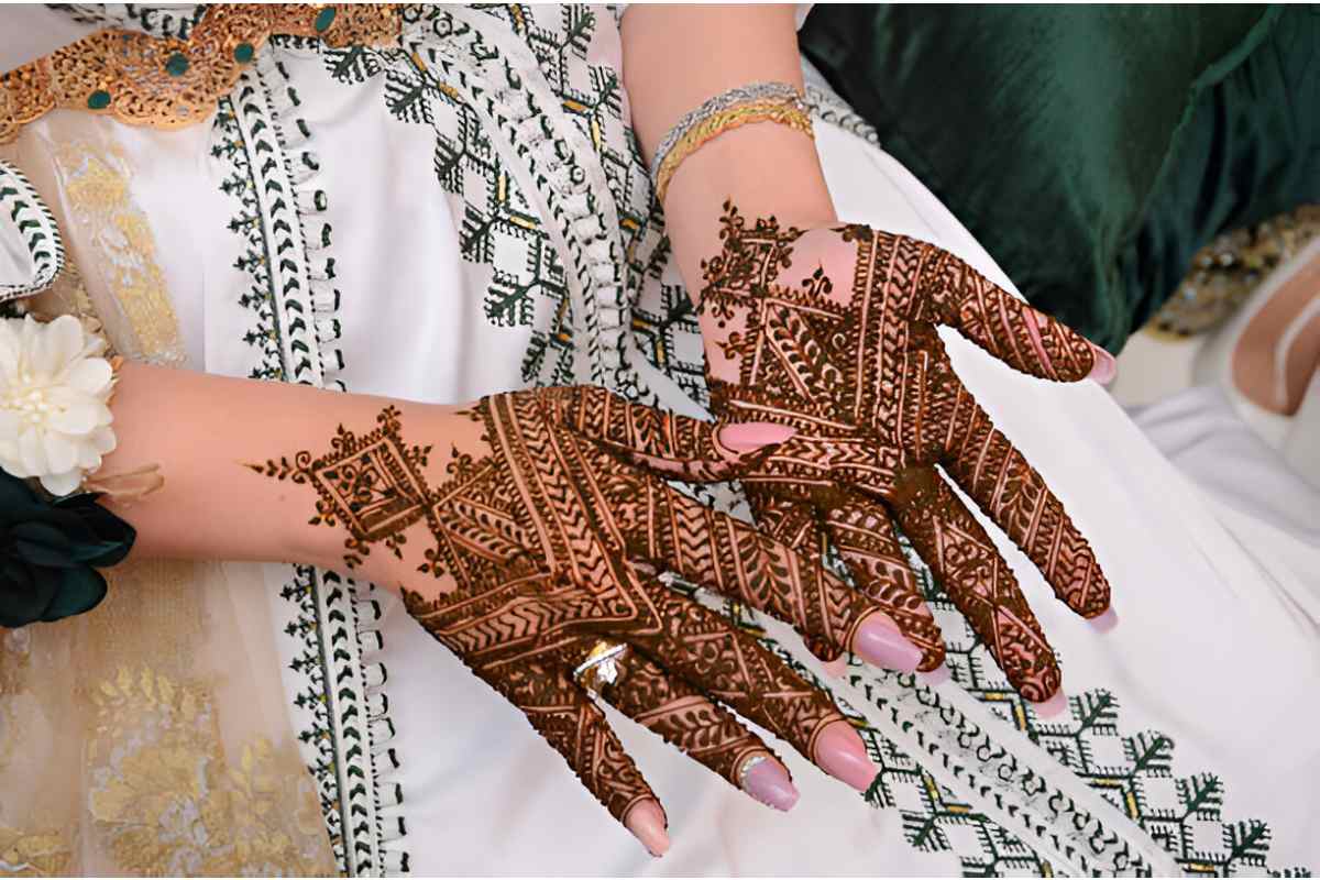 Instagram:oal2uwevo58= Royal Front Hand Mehndi Design